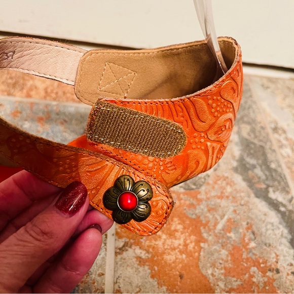 🍊NWOB!!Sassy Super Lady Star Orange Leather Embossed Cutout Heels! - Picture 5 of 14